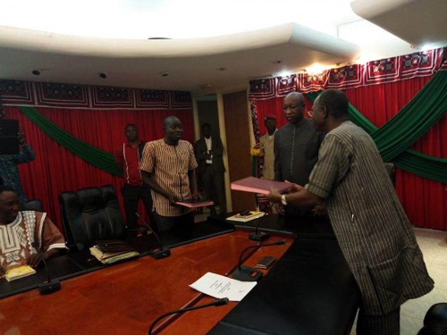 Burkina Faso Signature Du Protocole Daccord Entre Le Gouvernement Et